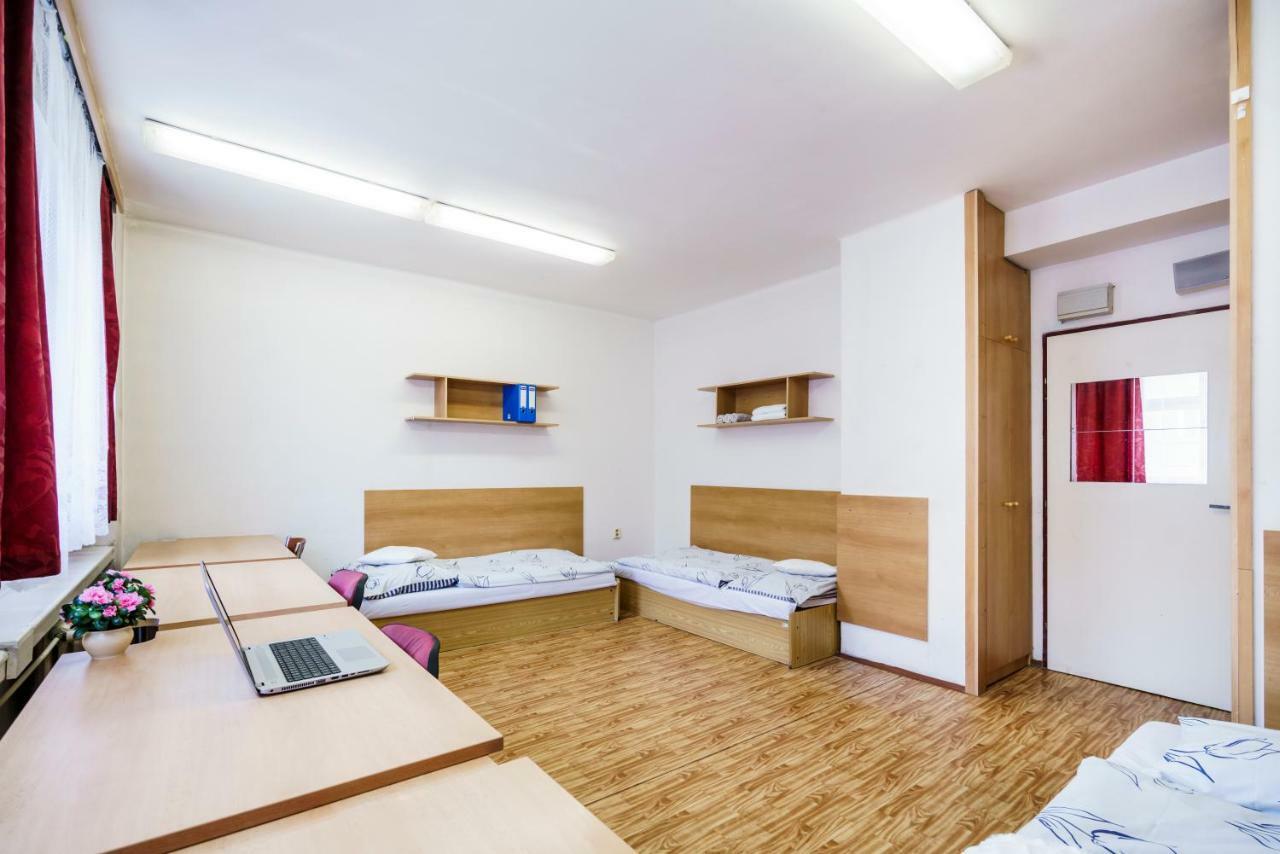 Hostel Sinkule ปราก ภายนอก รูปภาพ